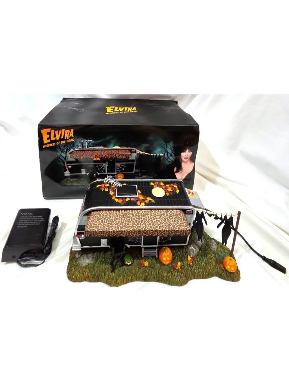Dept 56 ELVIRAs CELEBRITY TRAILER Fall Halloween Village building house 6009786